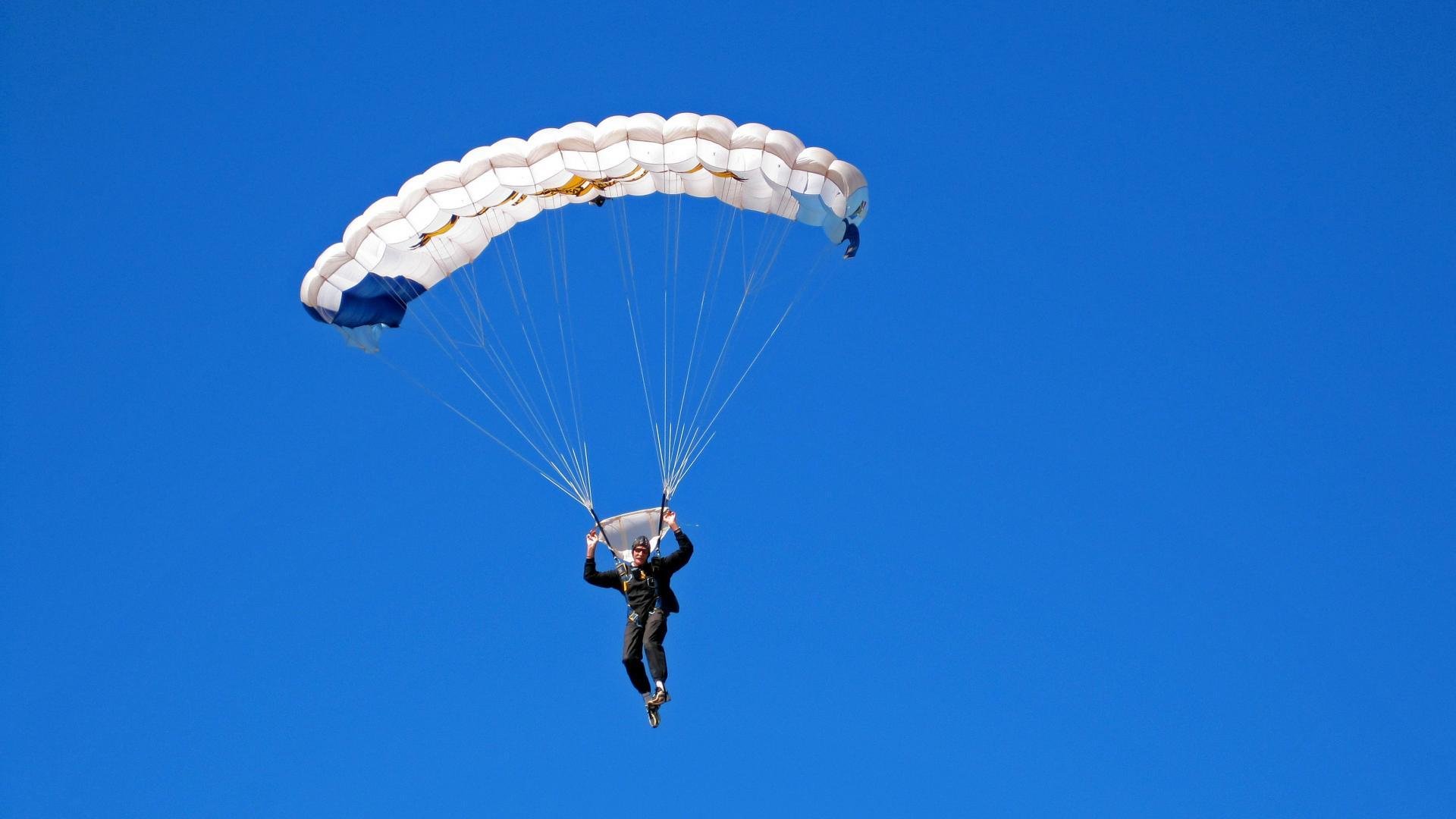 火箭训练氛围高涨球员相互加油打气，火箭队训练