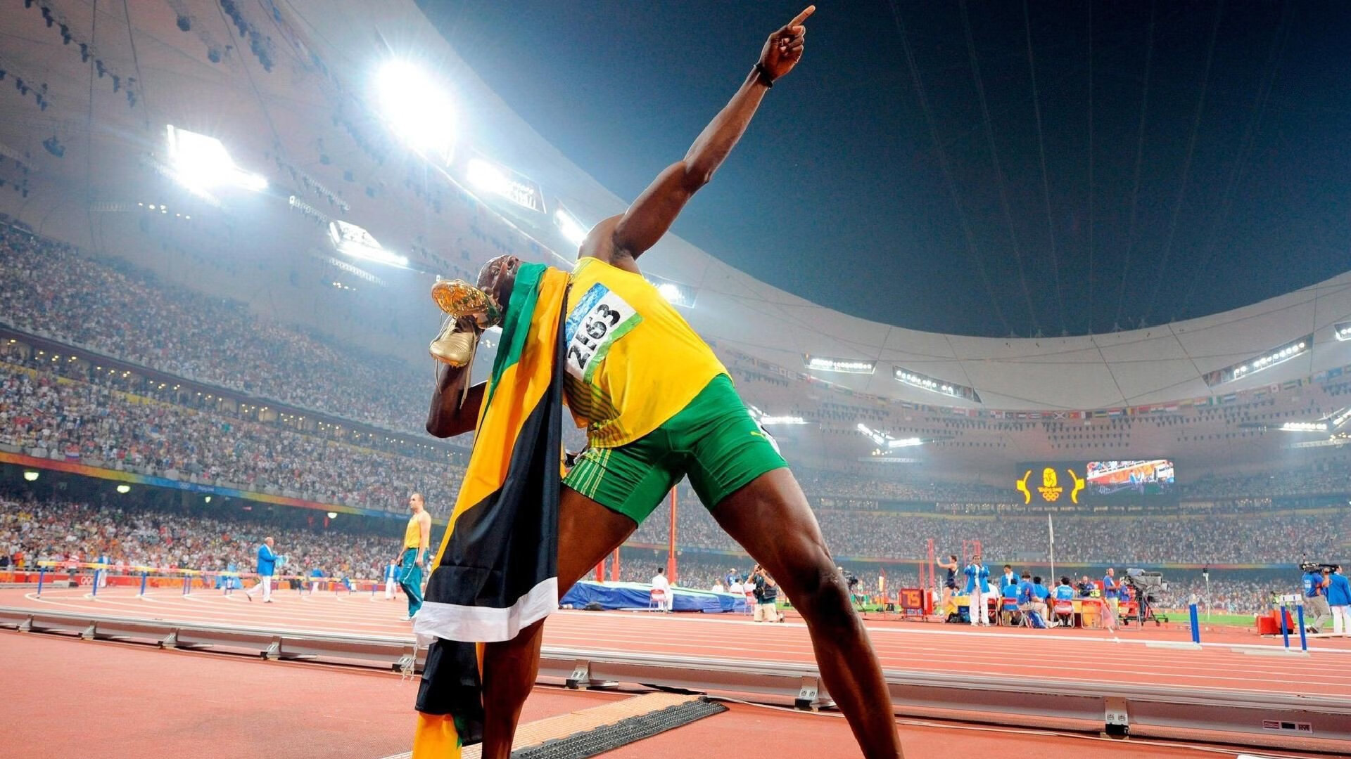 简：用他的速度和技巧助力全黑队在多个国际比赛中收获荣誉